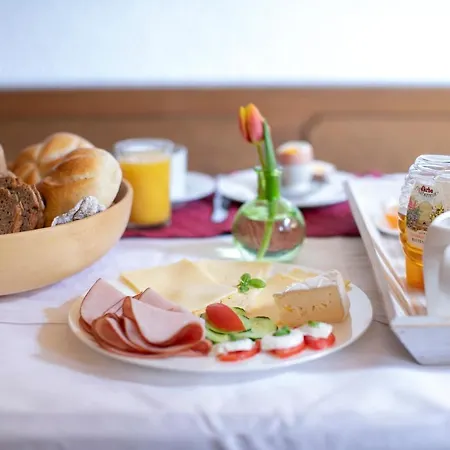 Haus Scharler, Kuenstlergasse ゲストハウス 4*