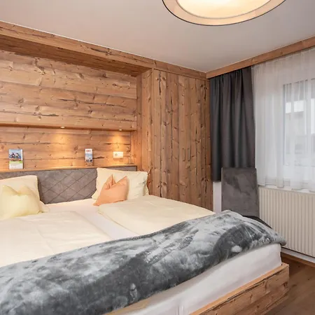 Haus Scharler, Kuenstlergasse ゲストハウス Neukirchen am Großvenediger