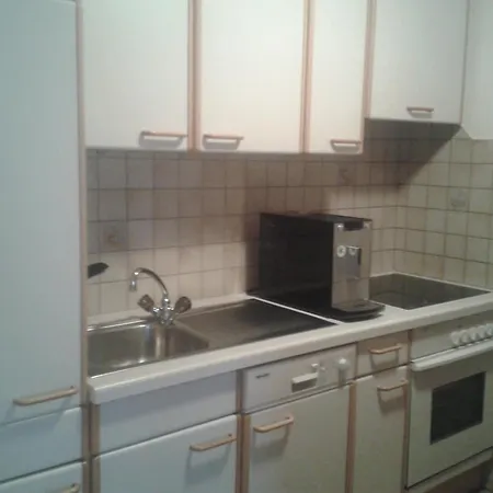 Haus Scharler, Kuenstlergasse ゲストハウス 4*